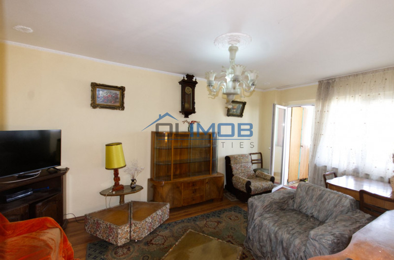 Apartament 3 camere de vânzare vedere spate – Bulevardul Tei | necesita renovare