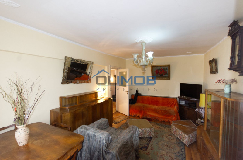 Apartament 3 camere de vânzare vedere spate – Bulevardul Tei | necesita renovare