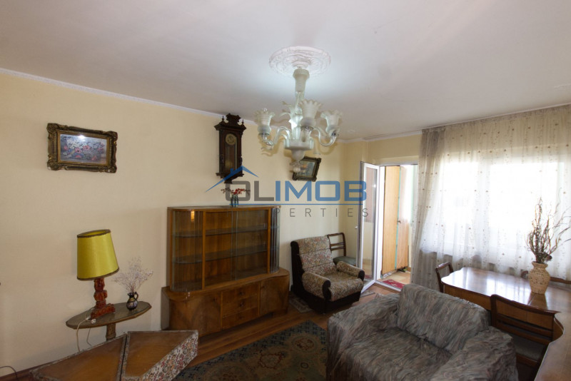 Apartament 3 camere de vânzare vedere spate – Bulevardul Tei | necesita renovare