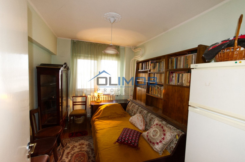 Apartament 3 camere de vânzare vedere spate – Bulevardul Tei | necesita renovare