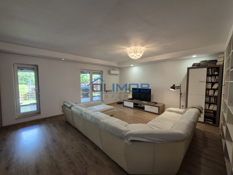 Casa 4 camere de vanzare în Cosmopolis 