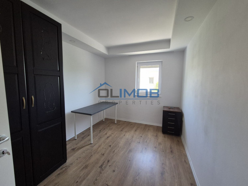 Casa 4 camere de vanzare în Cosmopolis 