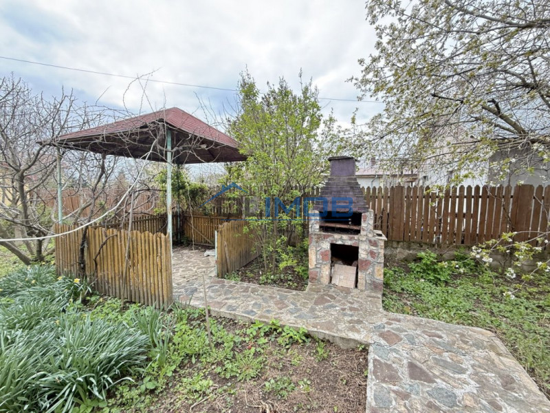Snagov Izvorani casa locuibila cu livada de pomi fructiferi