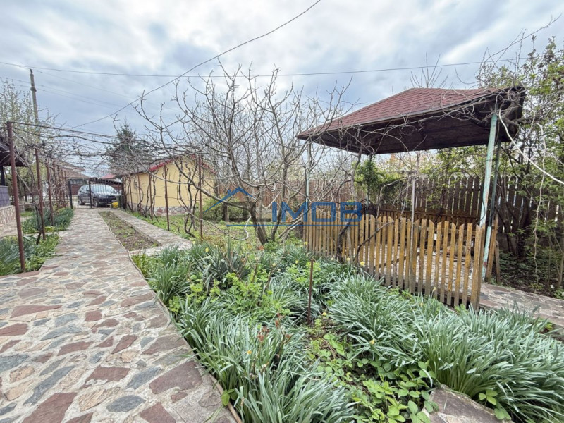 Snagov Izvorani casa locuibila cu livada de pomi fructiferi