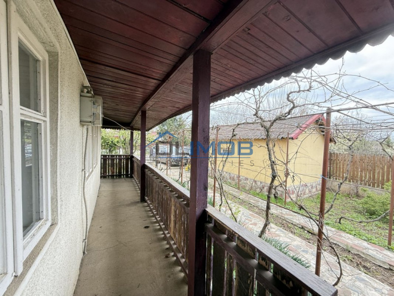 Snagov Izvorani casa locuibila cu livada de pomi fructiferi