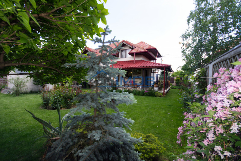 Tunari vila ideală pentru familie, cu curte mare , parcare si barbeque 