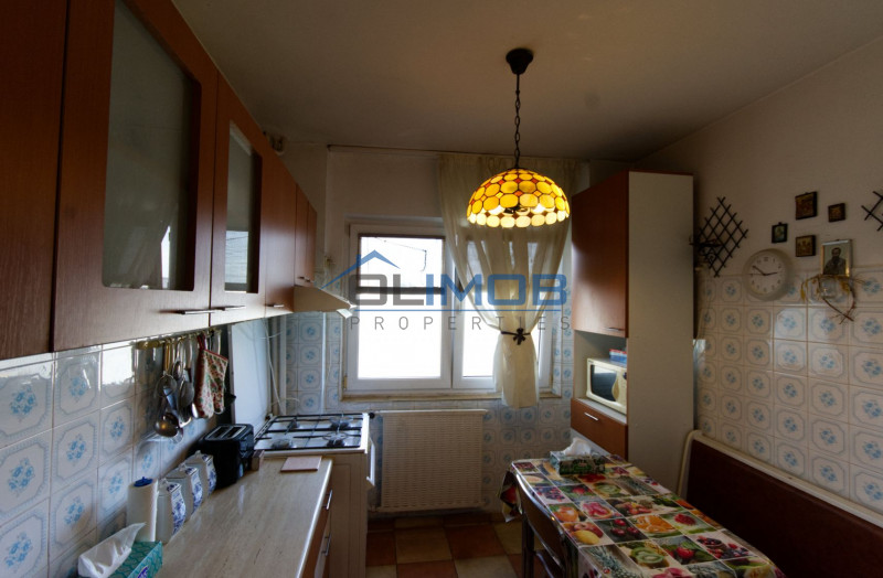 Apartament 3 camere de vânzare vedere spate – Bulevardul Tei