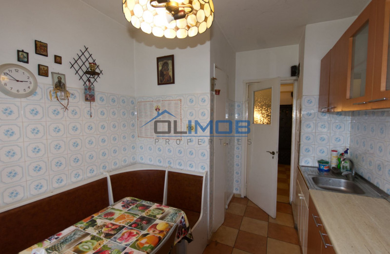 Apartament 3 camere de vânzare vedere spate – Bulevardul Tei