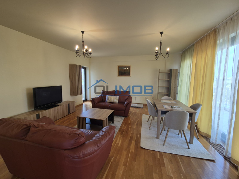 Un penthouse pe doua niveluri – spațiu, lumina și liniște