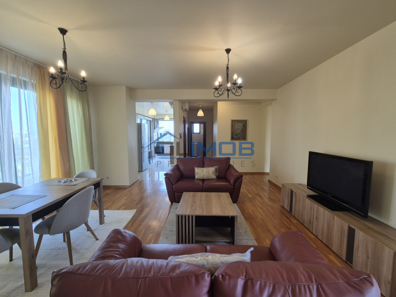 Un penthouse pe doua niveluri – spațiu, lumina și liniște