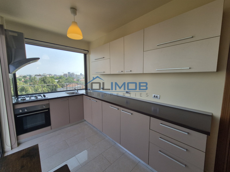 Un penthouse pe doua niveluri – spațiu, lumina și liniște