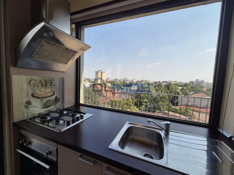 Un penthouse pe doua niveluri – spațiu, lumina și liniște