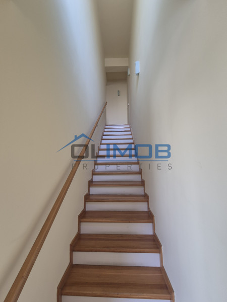 Un penthouse pe doua niveluri – spațiu, lumina și liniște