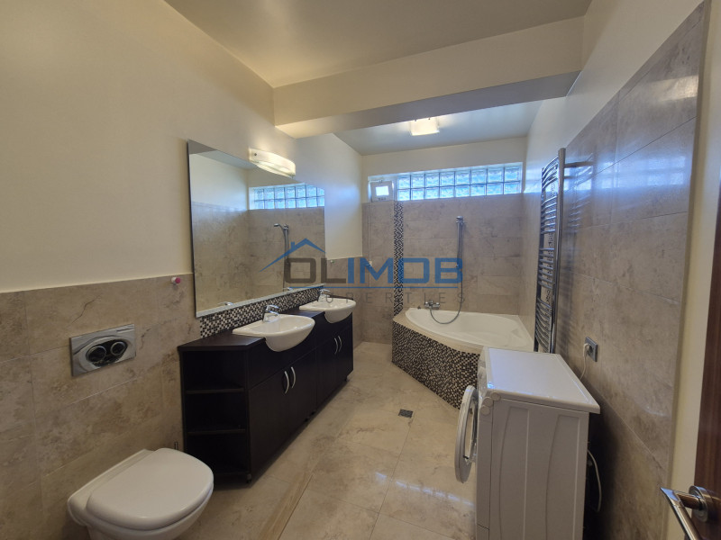 Un penthouse pe doua niveluri – spațiu, lumina și liniște