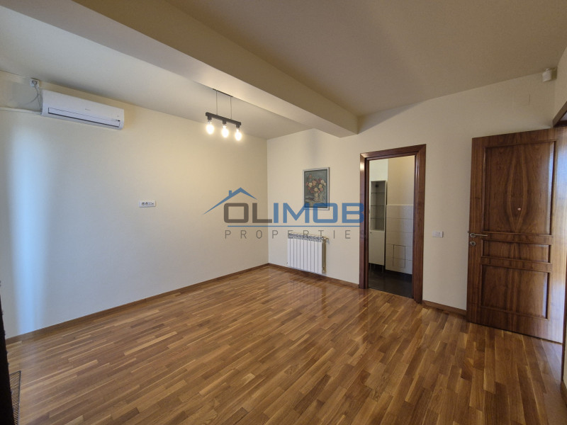 Un penthouse pe doua niveluri – spațiu, lumina și liniște