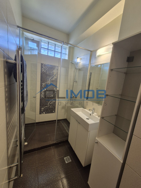Un penthouse pe doua niveluri – spațiu, lumina și liniște