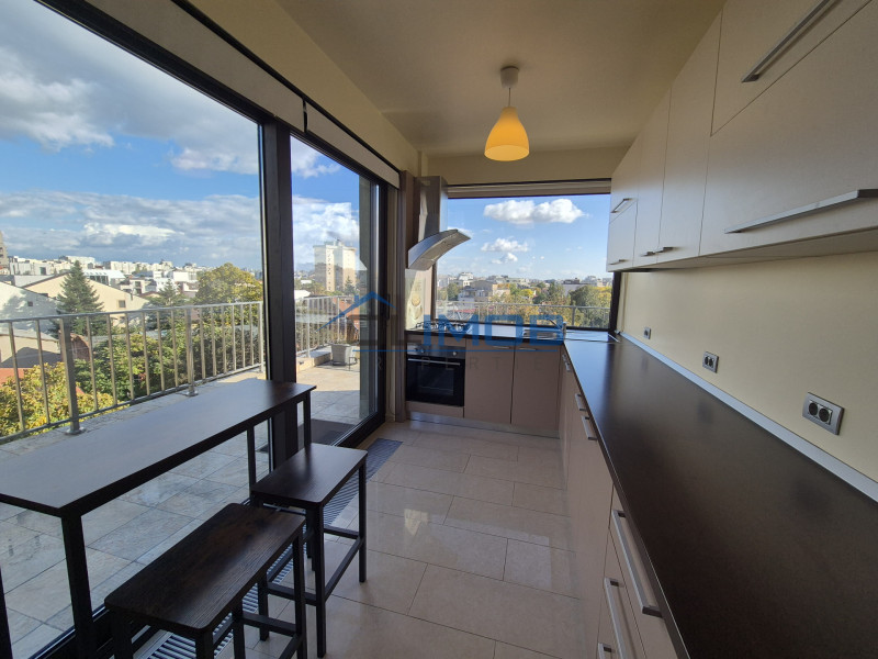 Stefan cel Mare penthouse pe doua niveluri, 3 camere 