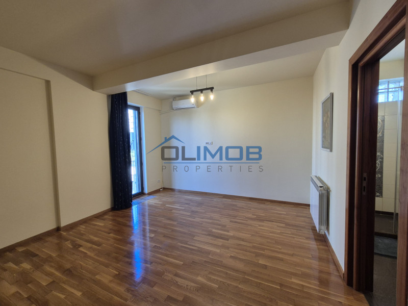 Stefan cel Mare penthouse pe doua niveluri, 3 camere 