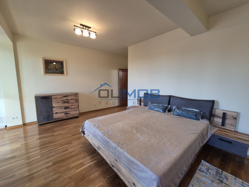 Stefan cel Mare penthouse pe doua niveluri, 3 camere 