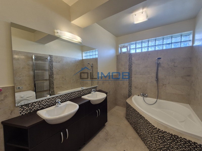 Stefan cel Mare penthouse pe doua niveluri, 3 camere 