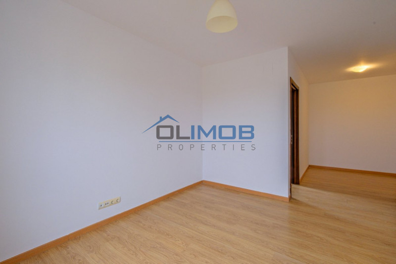 Apartament spațios 3 camere, 3bai, 2 locuri de parcare incluse