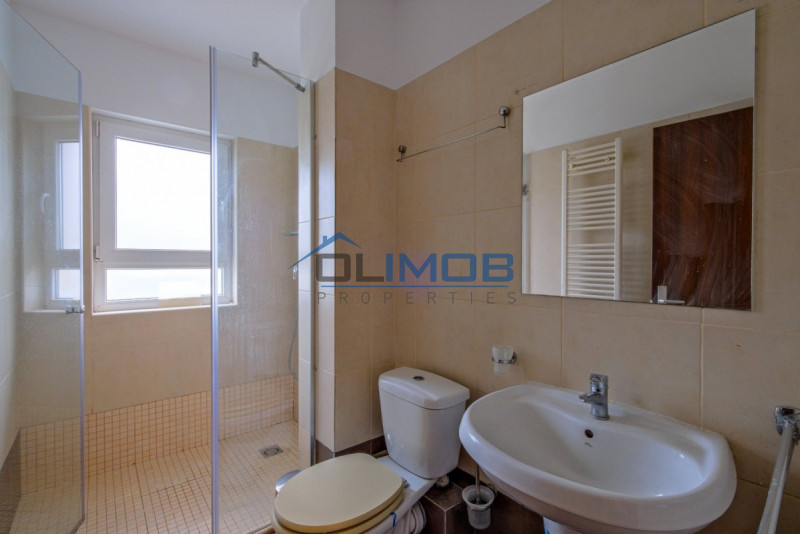 Apartament spațios 3 camere, 3bai, 2 locuri de parcare incluse