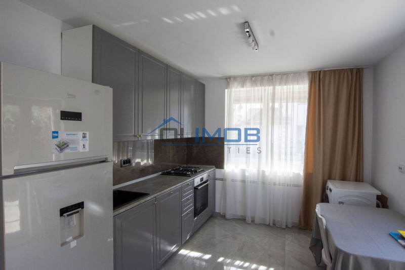 Vilă individuală cu piscină de închiriat în ansamblu rezidențial zona OMVD