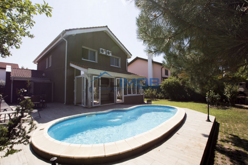 Vilă individuală cu piscină de închiriat în ansamblu rezidențial zona OMVD