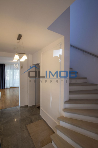 Vilă individuală cu piscină de închiriat în ansamblu rezidențial zona OMVD