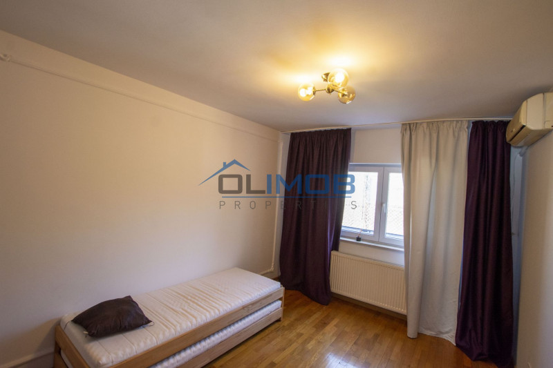 Vilă individuală cu piscină de închiriat în ansamblu rezidențial zona OMVD