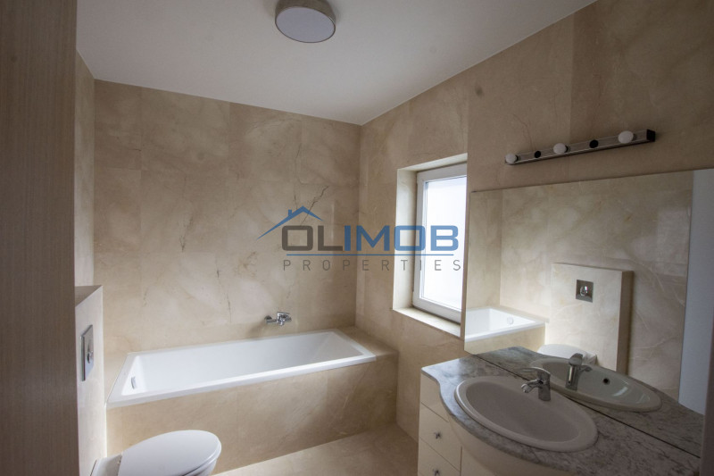 Vilă individuală cu piscină de închiriat în ansamblu rezidențial zona OMVD