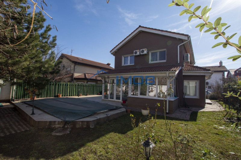 Vilă individuală cu piscină de închiriat în ansamblu rezidențial zona OMVD