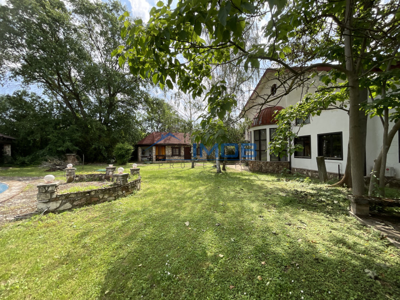 Vilă  cu Vedere si acces  la Lac Snaov–  visul tău din Izvorani