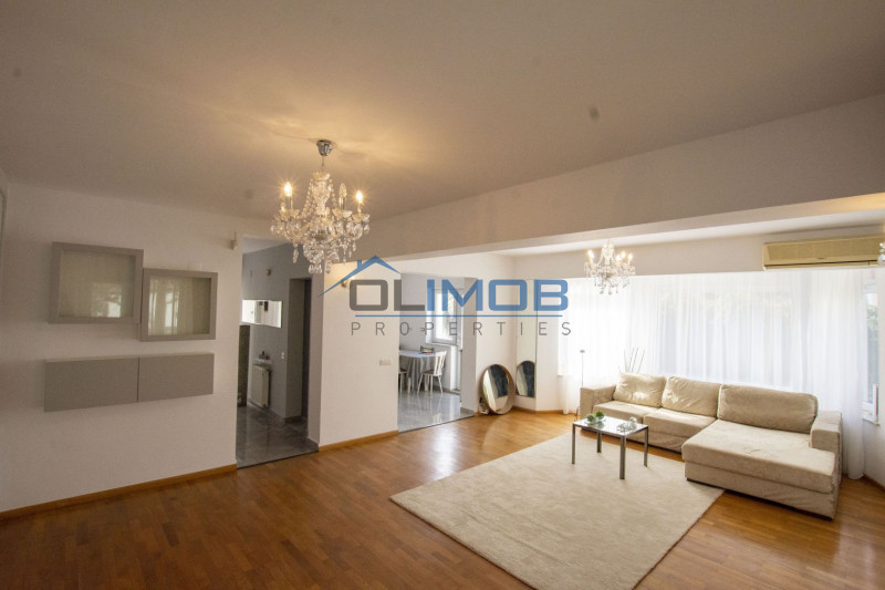 Vilă individuală cu piscină de închiriat în ansamblu rezidențial zona OMVD