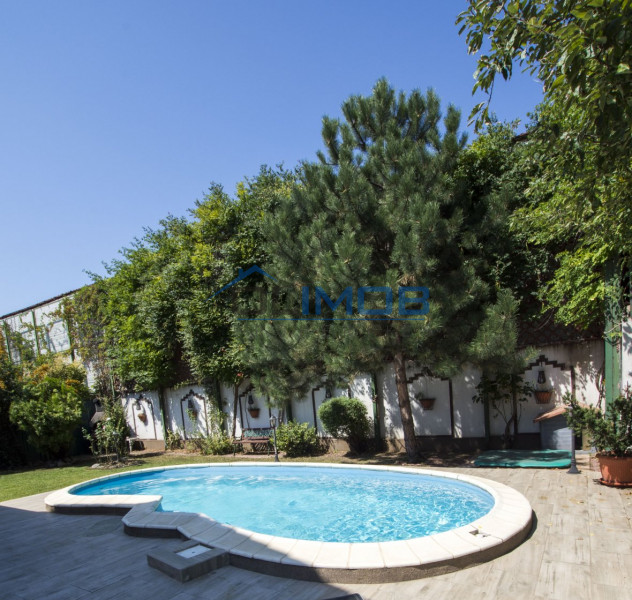 Vilă individuală cu piscină de închiriat în ansamblu rezidențial zona OMVD
