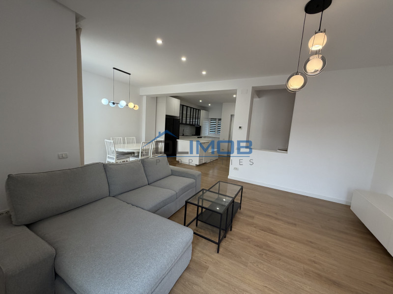 Vilă modernă cu 5 camere de închiriat în complex rezidential, Pipera 