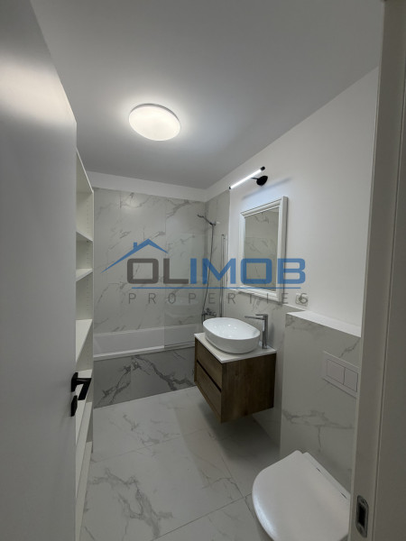 Vilă modernă cu 5 camere de închiriat în complex rezidential, Pipera 