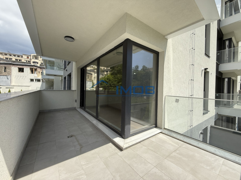 Unirii, 4 camere si  2 parcari  de la dezvoltator