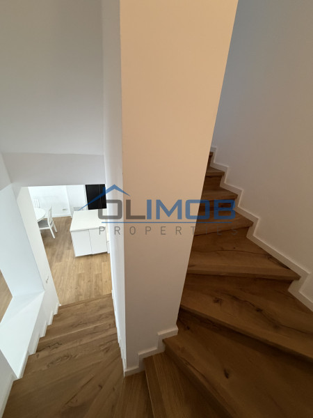 Vilă modernă cu 5 camere de închiriat în complex rezidential, Pipera 