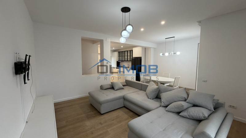 Vilă modernă cu 5 camere de închiriat în complex rezidential, Pipera 