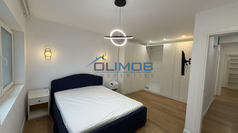 Vilă modernă cu 5 camere de închiriat în complex rezidential, Pipera 