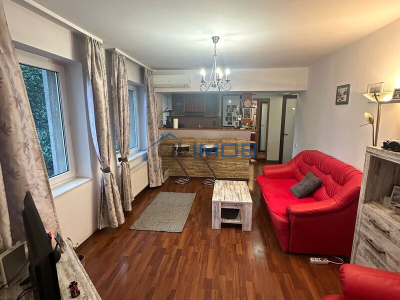 UNIVERSITATE | metrou