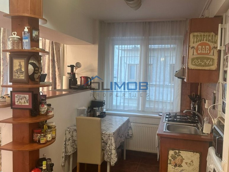 UNIVERSITATE | metrou