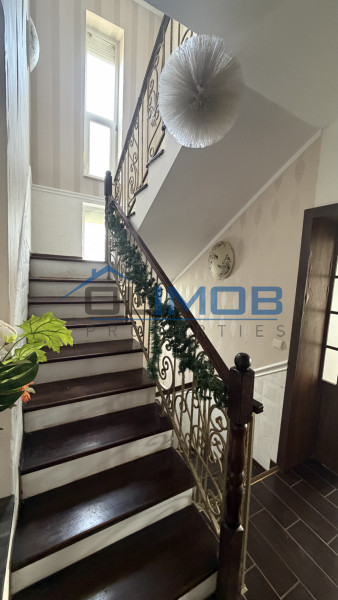 Vilă de închiriat în Tărtășești – spațiu generos pentru firmă, birouri , cazare