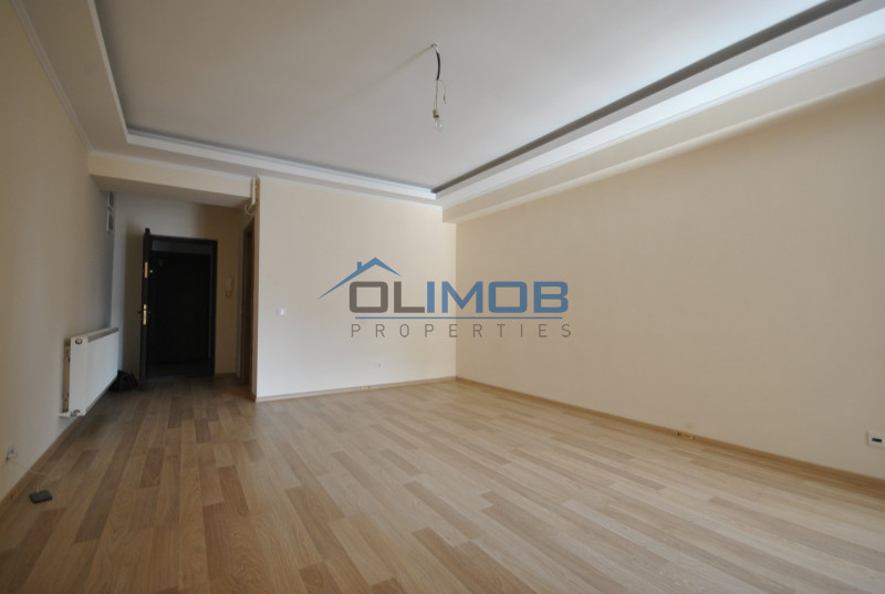 PROPRIETATE IDEALA PENTRU INVESTITIE - BIROU RENOVAT CU 2 CAMERE GENEROASE 